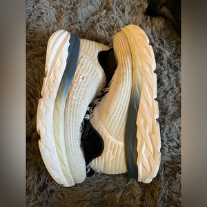 Women’s Hoka Bondi 6 size 9 wide